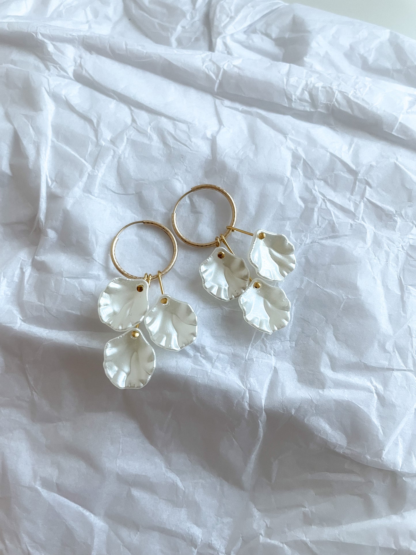 Leaf pearl hoop earrings